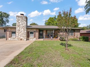 1212 Briarwood Dr, Cleburne, TX 76033