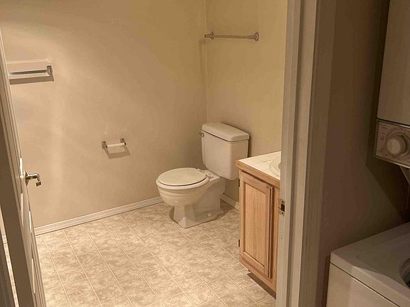 Extra large bathroom & shower area