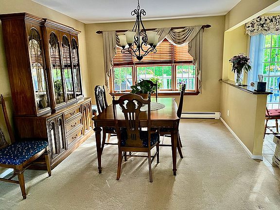 4th image of 14 Jaclyn Dr