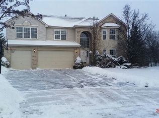 1800 Broadsmore Dr, Algonquin, IL 60102