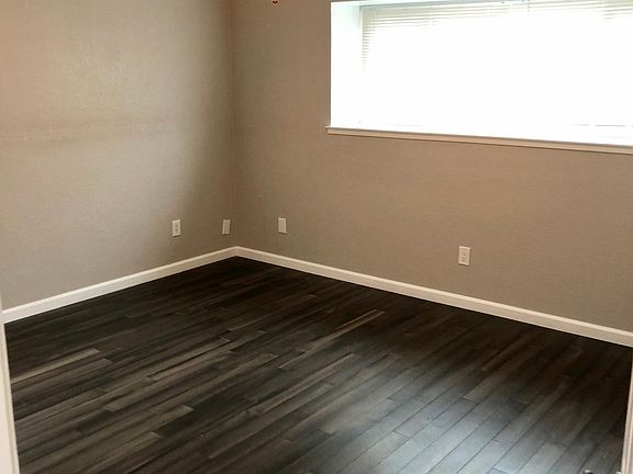 3rd image of 7563 Burgoyne Ln