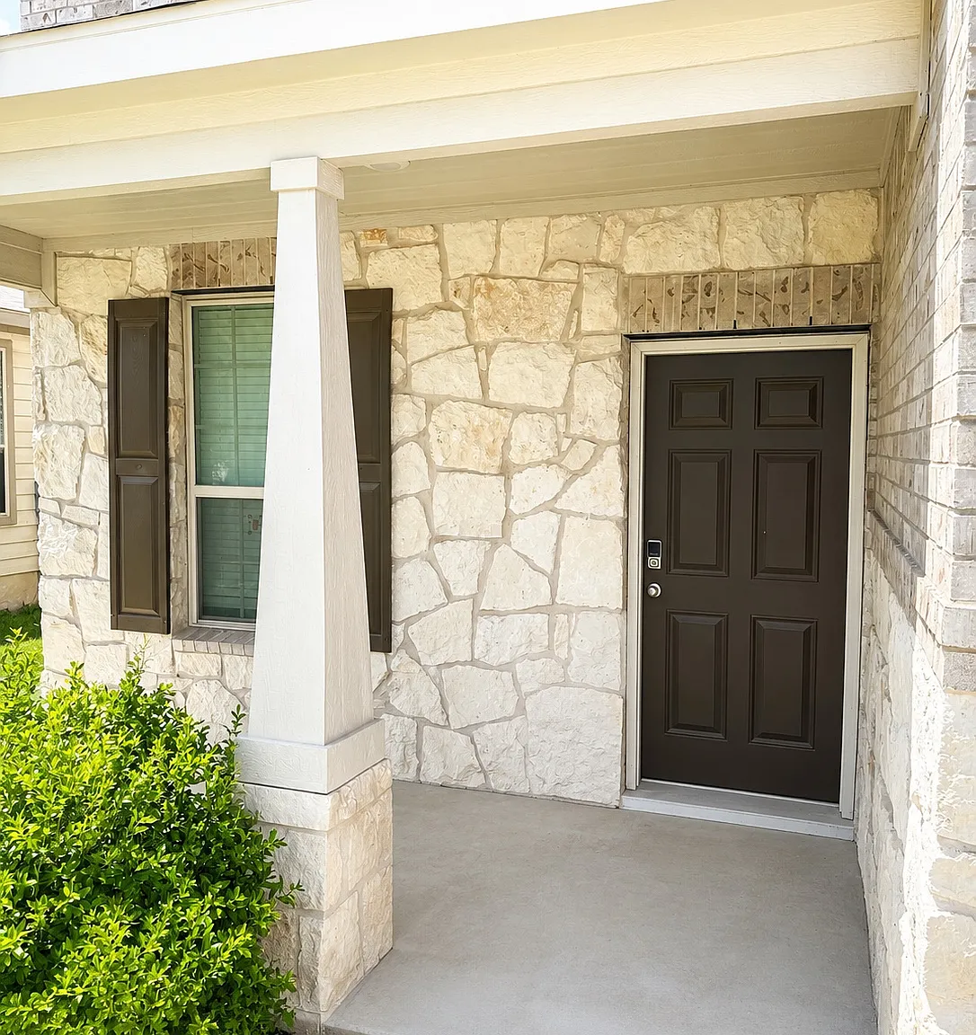 4 bed, 2.5 bath, 2473 sqft, $2,000 — Photo 2