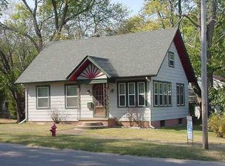 511 1st St, Carmi, IL 62821