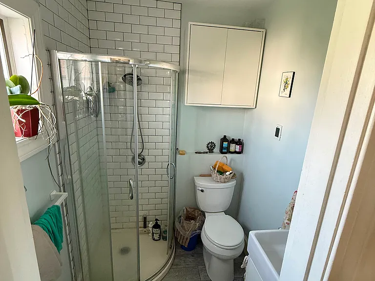 122 Hawthorn St #2 — Photo 1