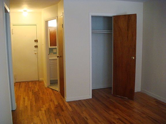 3rd image of 2926 30th Ave APT 3R
