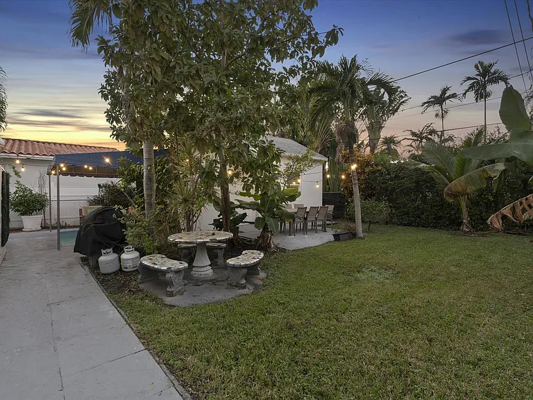 9232 Harding Ave — Photo 24