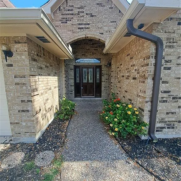 2813 Hawk Ct — Photo 2