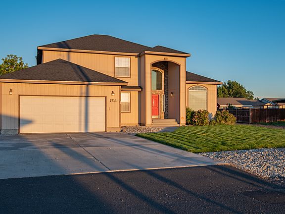 2nd image of 4943 Shorecrest Dr NE