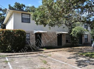 1812 Briar Oaks Dr, Bryan, TX 77802
