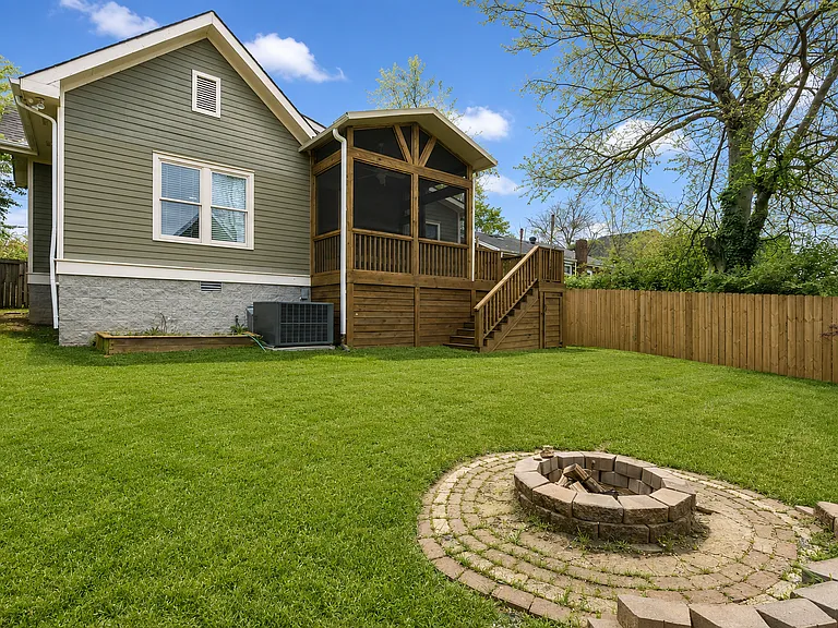 1110 Fatherland St — Photo 3