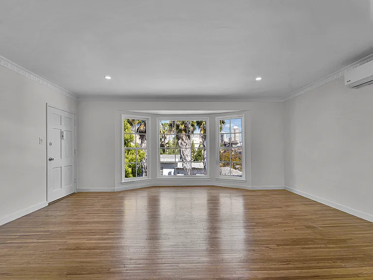 10706 Holman Ave — Photo 6