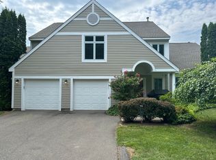 2 Litchfield Ln #2, Avon, CT 06001