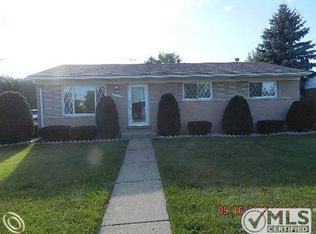 27742 Mayfair Ave, Brownstown, MI 48183
