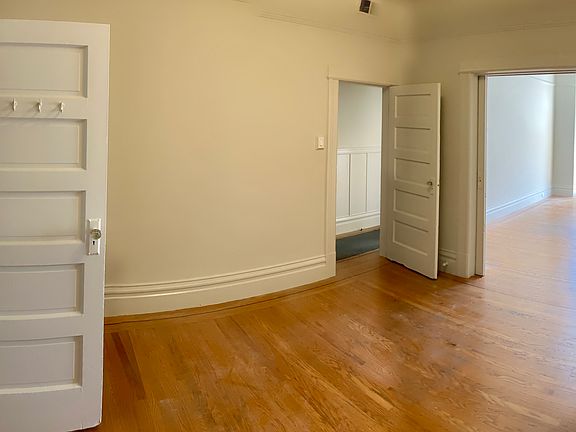 5th image of 2039 Taylor St