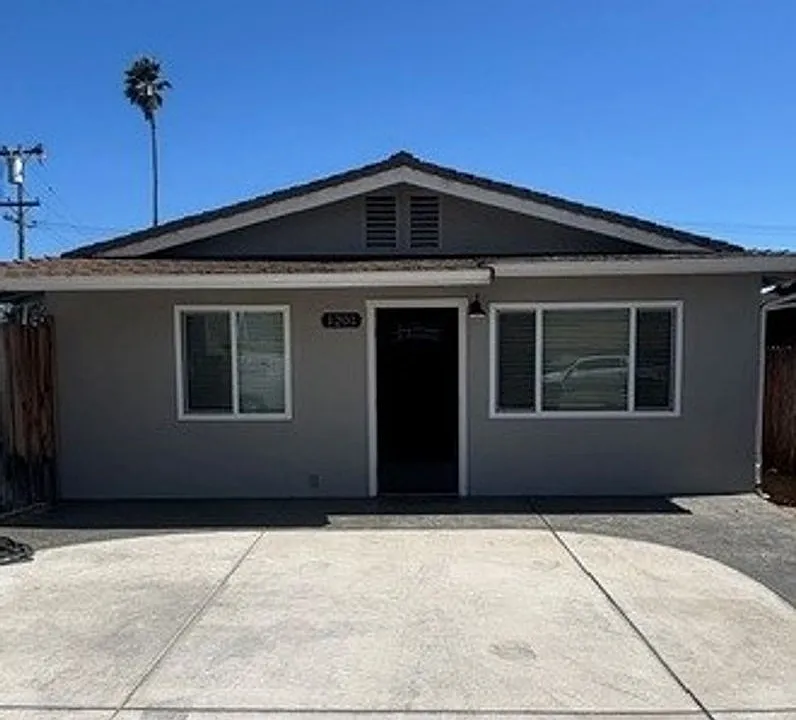 1201 Russ Ct