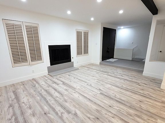 3rd image of 608 Hawthorne St APT B