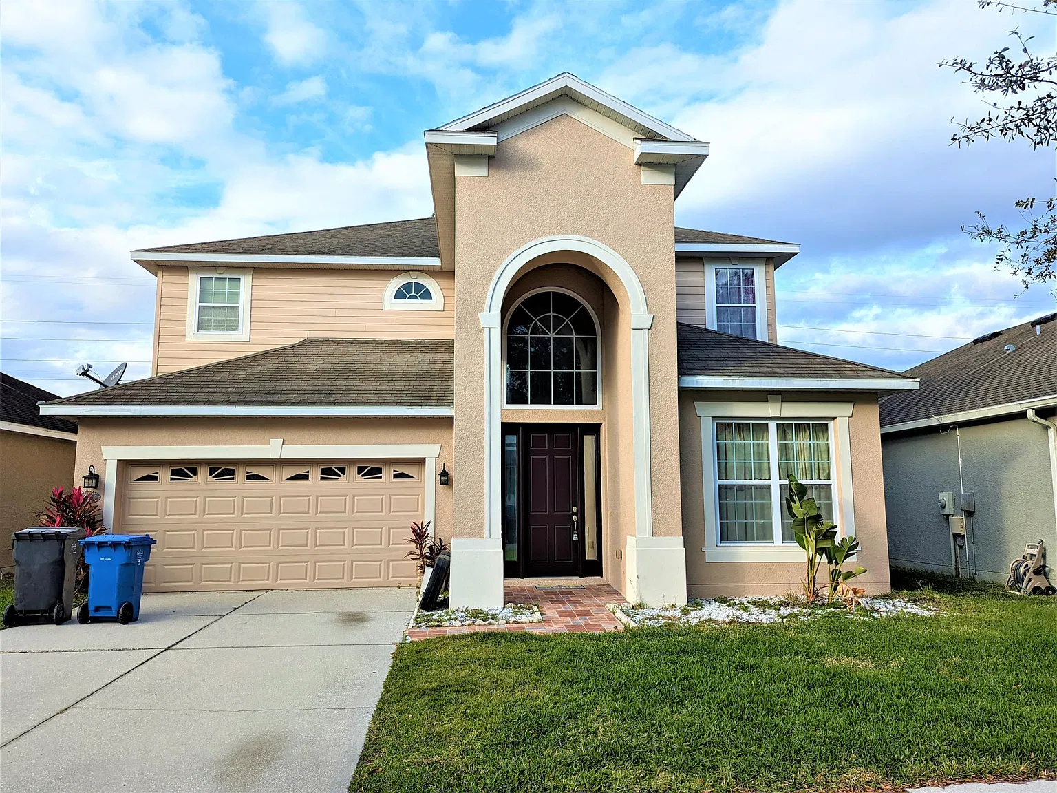 4 bed, 3.5 bath, 2738 sqft, $2,900 — Photo 1