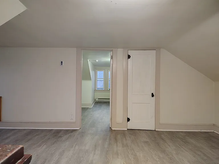 819 W 4th St #2 — Photo 15