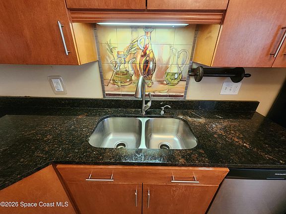 4th image of 2813 Manor Dr NE