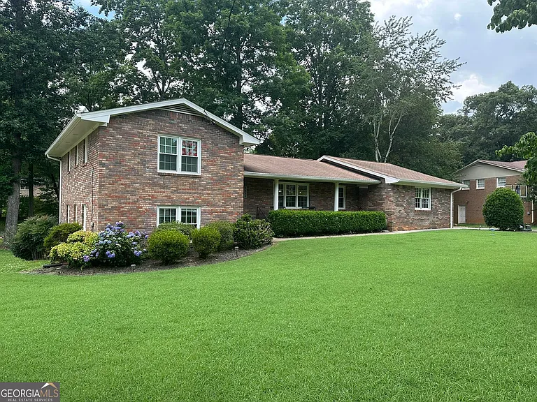 2653 Club Valley Dr NE — Photo 1