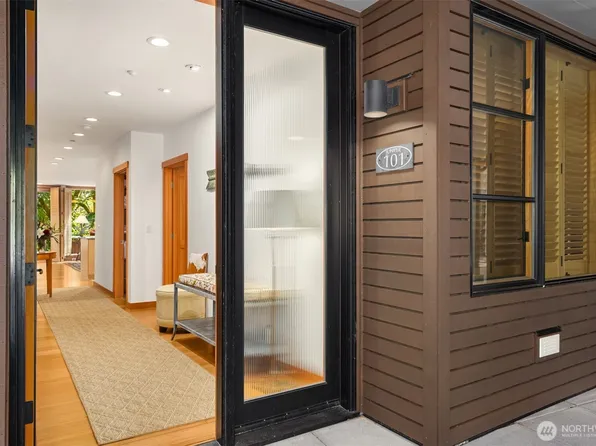 998 NE Vineyard Lane #J101, Bainbridge Island, WA 98110