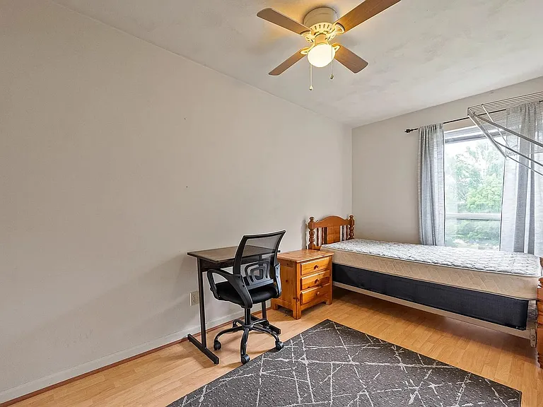 1470 Seneca Dr #F — Photo 12