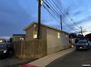 40 Poplar St, Lodi, NJ 07644