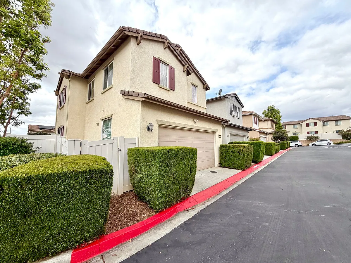 Building Photo - 27705 Bluebell Ct