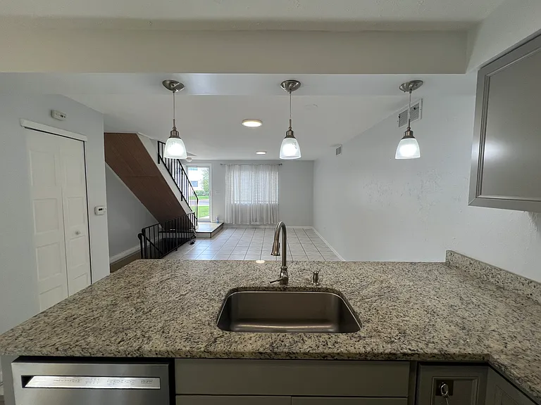 551 Eastbrooke Ln — Photo 2
