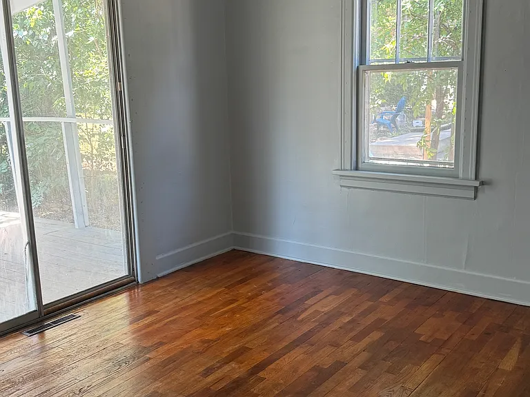 1527 N Woodland Ave — Photo 5