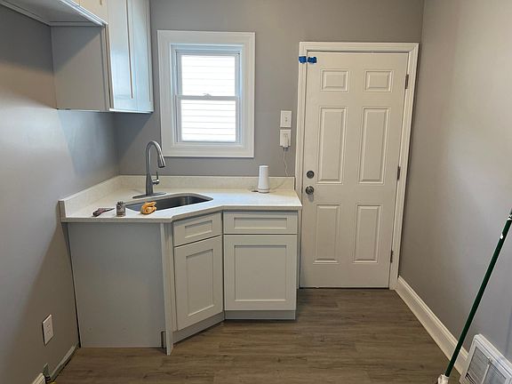 2nd image of 242 Elizabeth St #2A