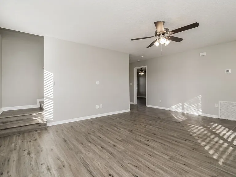 20411 Marlin St — Photo 5