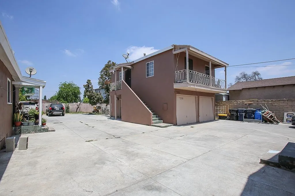 2 bed, 750 sqft, $1,750 — Photo 1