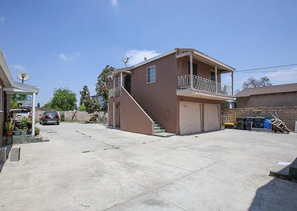 2101 E 124th St #B