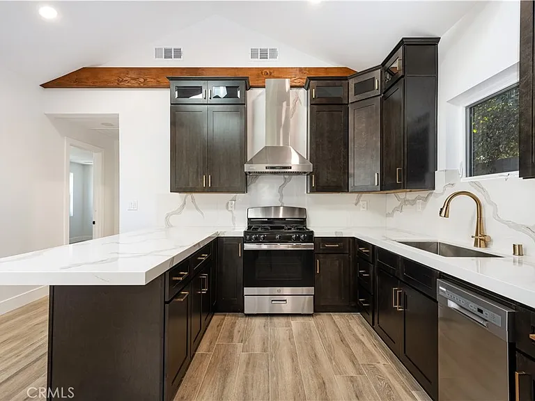 211 Florence Pl #A — Photo 8