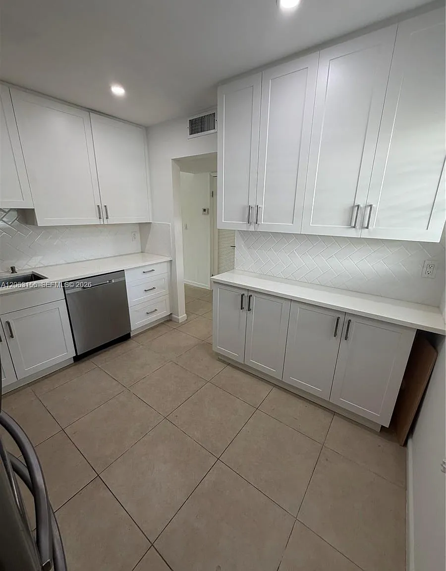 Azure Lake Condo — Photo 3