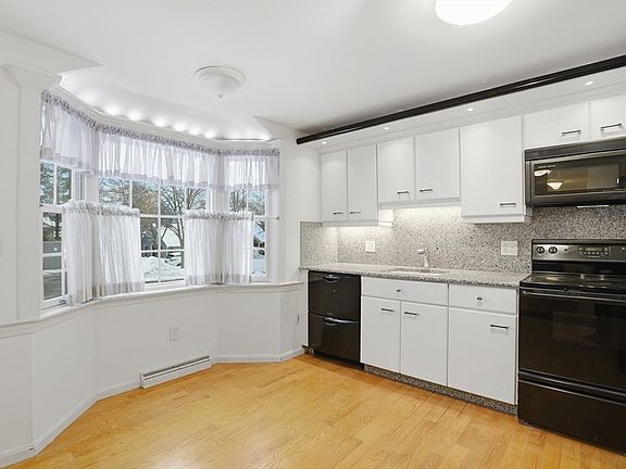 3rd image of 47 Collins St #50
