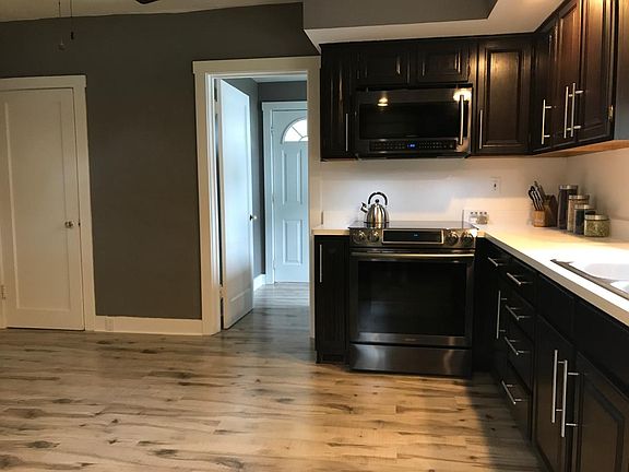 Newly remodeled eat-in kitchen
