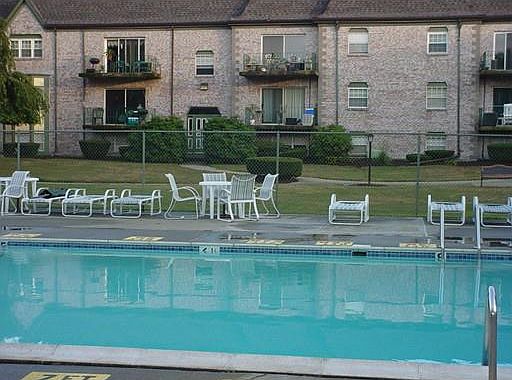 2nd image of 109 Oak Ln APT 11