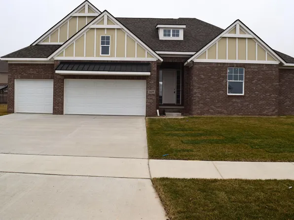 26699 Creek View Dr N, Chesterfield, MI 48051