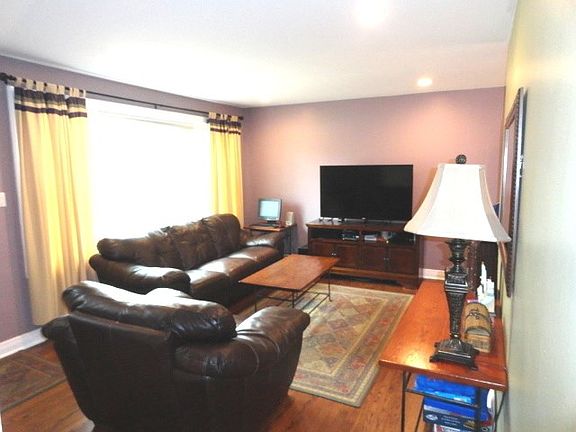 3rd image of 543 S Park St