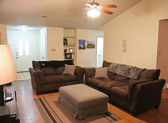 2nd image of 12300 Antoinette Pl