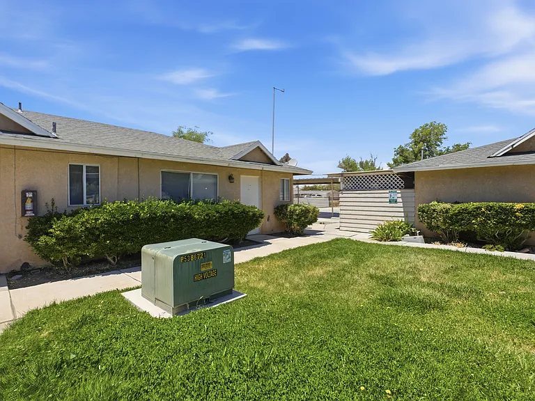 21911 Arapahoe Ave #6 — Photo 2