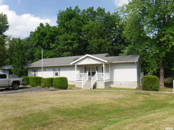 1320 N Miller St, Salem, IL 62881