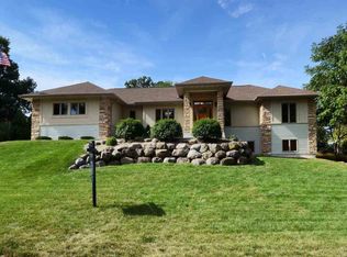 609 & 611 Drumlin Trl, Cambridge, WI 53523