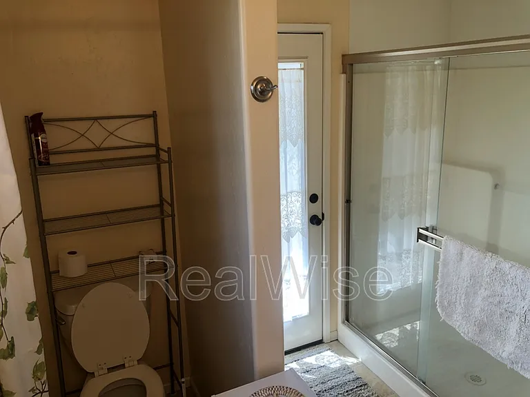 602 Schroeder Ln #B — Photo 14