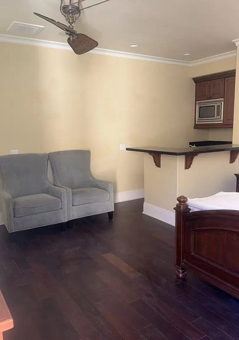 Studio, 200 sqft, $1,800 — Photo 4