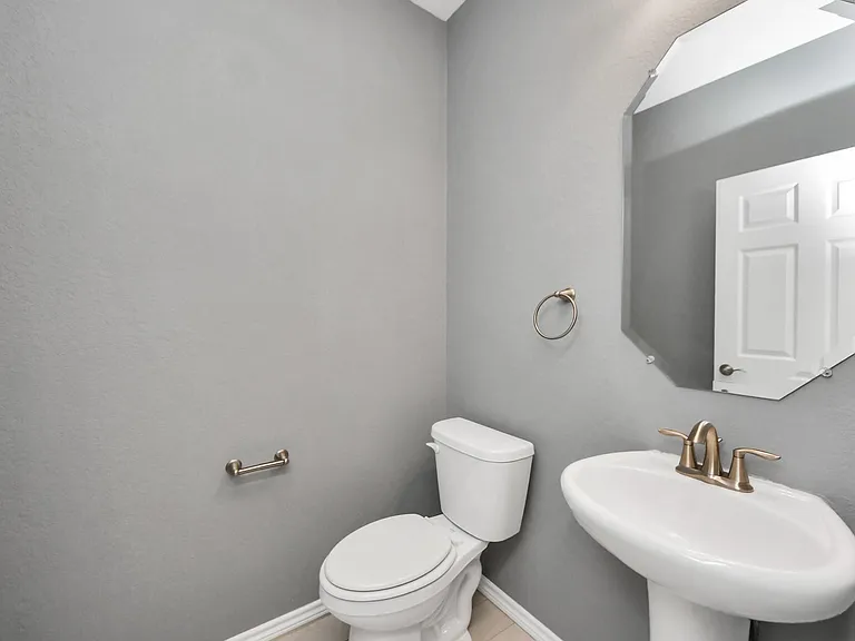 28215 Shorecrest Ln — Photo 40