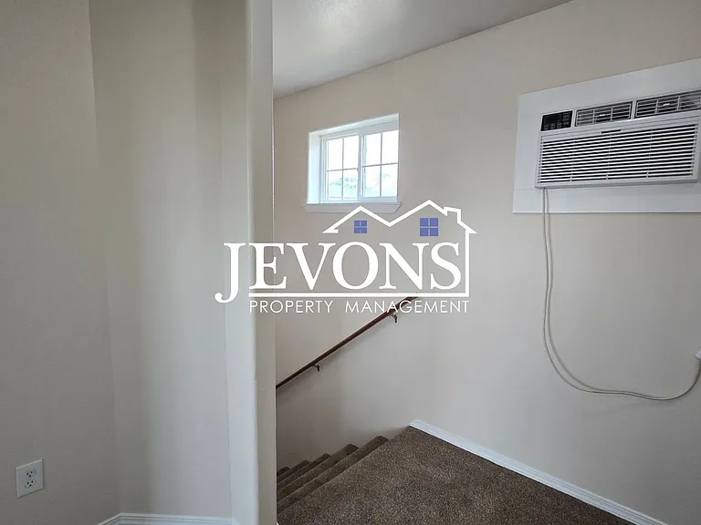 321 Emerald Rd #C — Photo 9