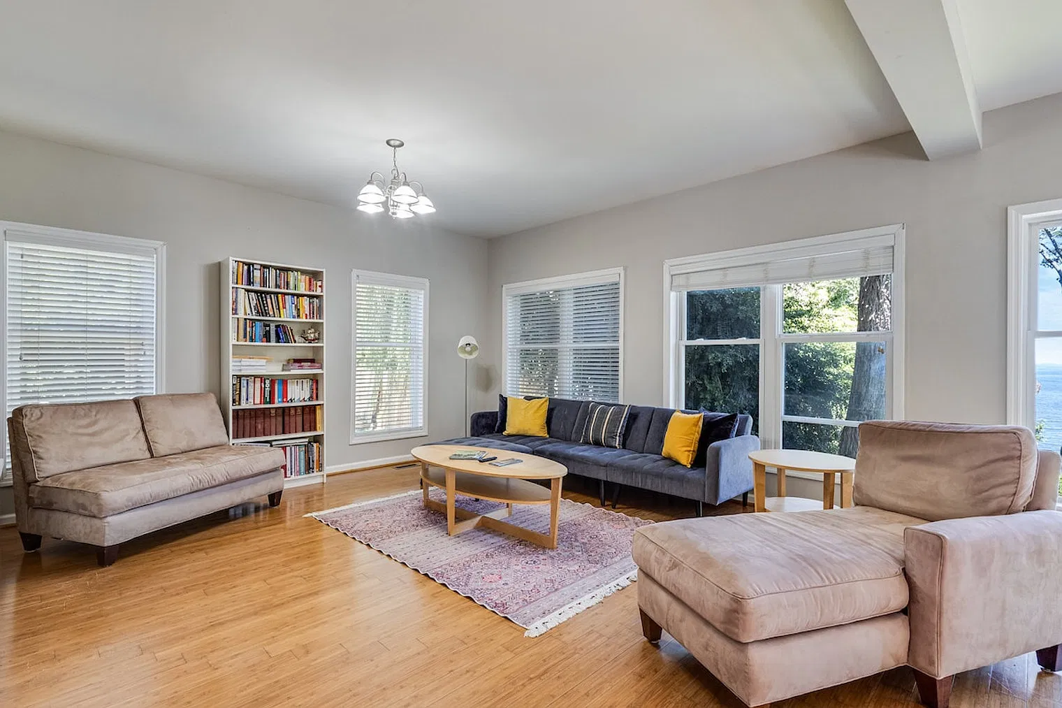 4 bed, 3.0 bath, $10,457 — Photo 1
